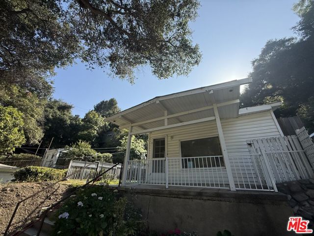 1733 N Beverly Glen Blvd, Los Angeles CA: https://media.crmls.org/mediaz/0d9be9eb-b5ec-43c4-89ed-ff1e203b14b3.jpg
