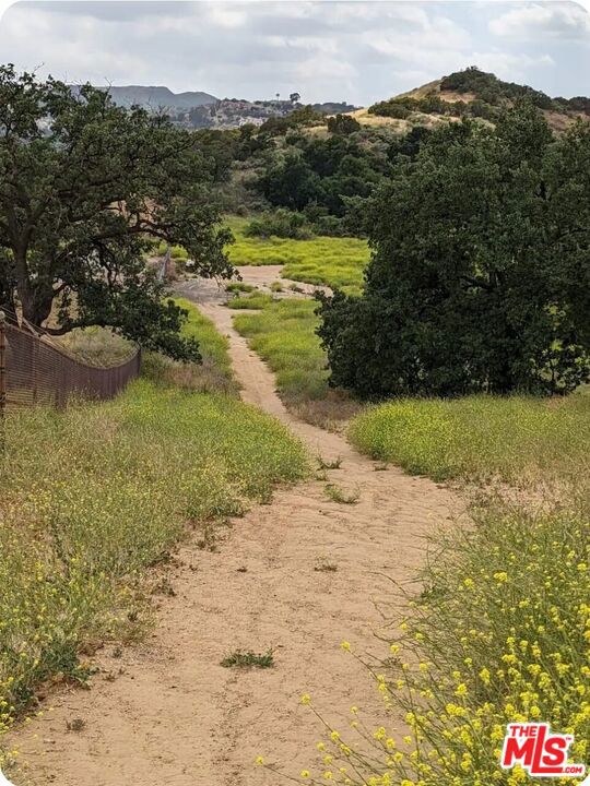 https://media.crmls.org/mediaz/0d9c17ab-ad49-46b9-a278-dc0b98950030.jpg?preset=X-Large