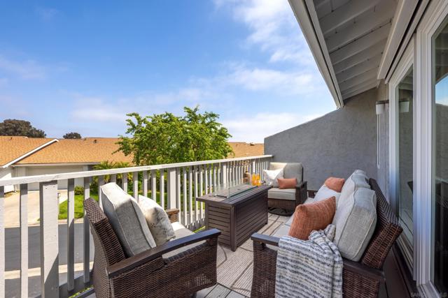 5719 Caminito Norte, La Jolla CA: https://media.crmls.org/mediaz/0d9cc3ac-c4f0-4283-a511-98d63cb05f96.jpg