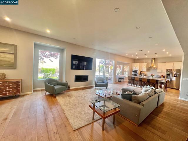 1161 Torrey Pines Place, Clayton CA: https://media.crmls.org/mediaz/0d9d384c-a448-4d31-97a3-4d5530624728.jpg