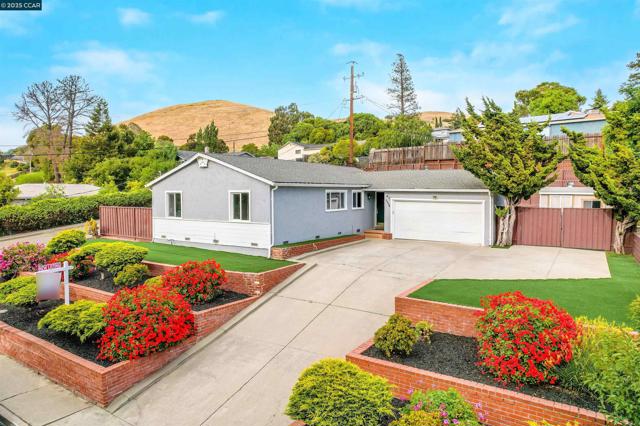 2951 Estates Ave, Pinole CA: https://media.crmls.org/mediaz/0d9d5dd5-02da-4361-9411-bec750e34aca.jpg