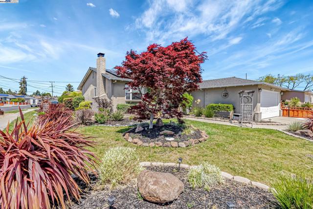 2683 Cryer St, Hayward CA: https://media.crmls.org/mediaz/0d9d5e08-ad78-4374-a244-24682d6fe861.jpg