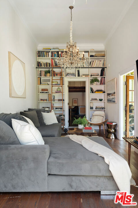 2311 Glencoe Avenue, Venice CA: https://media.crmls.org/mediaz/0d9dbab5-3c80-49fc-9a8d-899f31b1f1a8.jpg