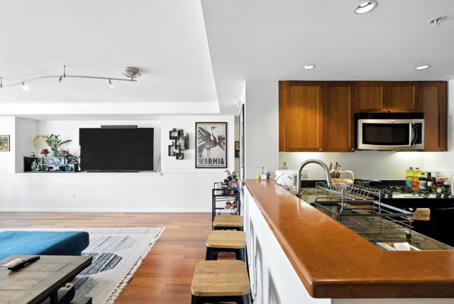 400 Beale Street, San Francisco CA: https://media.crmls.org/mediaz/0d9dc549-15d7-4757-9f40-a62814a46f84.jpg