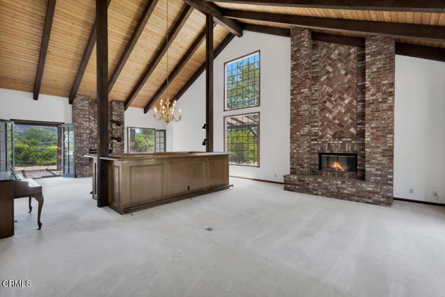 11395 Highridge Court, Camarillo CA: https://media.crmls.org/mediaz/0d9dd0eb-2bb9-440b-9a36-b5e3ea7945ce.jpg