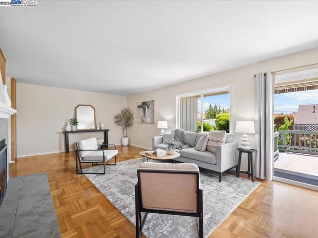 4311 Circle Ave, Castro Valley CA: https://media.crmls.org/mediaz/0d9e5dc8-d8c9-4367-b900-095eb4198029.jpg