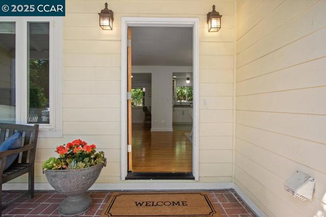 66 Del Hambre Cir, Walnut Creek CA: https://media.crmls.org/mediaz/0d9f13da-4f8b-4d59-bcf3-e56980332f1c.jpg