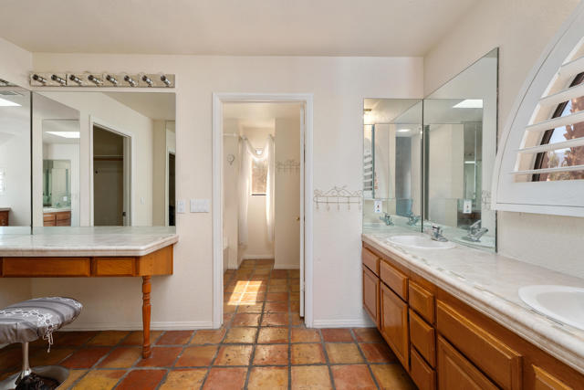73322 Shadow Mountain Drive, Palm Desert CA: https://media.crmls.org/mediaz/0d9f635c-edb5-4fd3-9e69-ec8dcd9e4518.jpg