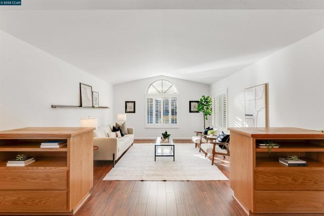 1438 Landahl Ct, Benicia CA: https://media.crmls.org/mediaz/0d9f64d0-ff23-49d3-b18c-f3f67362e74f.jpg
