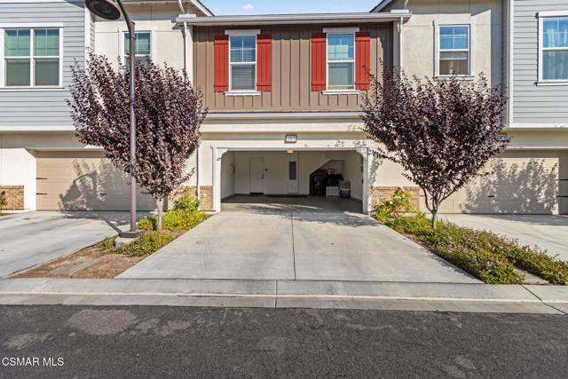 230 Farmhouse Drive, Simi Valley CA: https://media.crmls.org/mediaz/0d9f677a-f55e-4088-a755-7833dabd9ae2.jpg