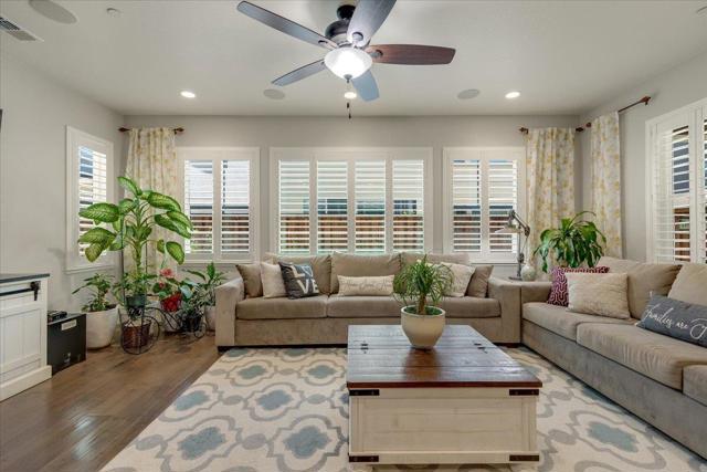738 Sullivan Way, Gilroy CA: https://media.crmls.org/mediaz/0d9f6d8d-bd37-48b0-9437-8c5819344f7f.jpg