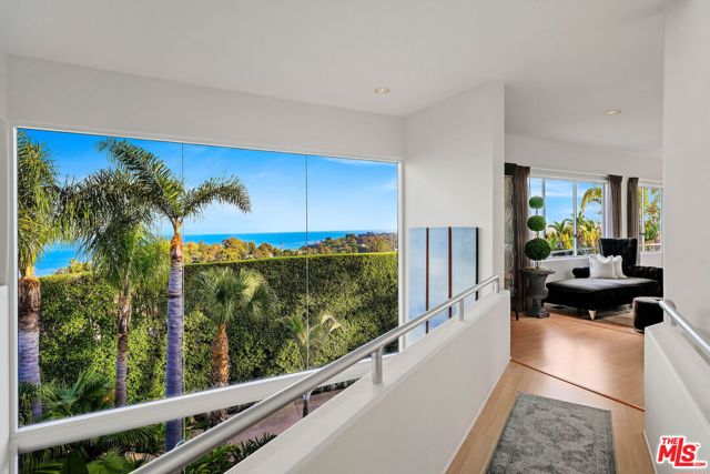 28177 Rey De Copas Lane, Malibu CA: https://media.crmls.org/mediaz/0d9f75dc-92c0-4982-a5c6-3829c9841434.jpg