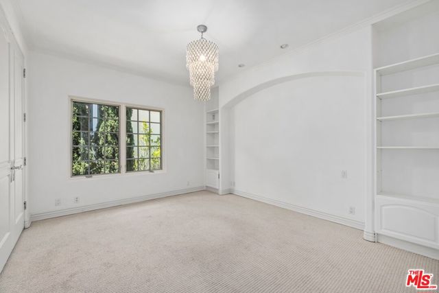 16718 Via Pacifica, Pacific Palisades CA: https://media.crmls.org/mediaz/0d9f7de1-89d1-439c-8a5d-7ad6e4907bab.jpg