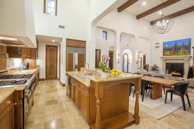 7031 Calle Portone, Rancho Santa Fe CA: https://media.crmls.org/mediaz/0d9ff238-3176-45d8-9a47-cc9786e711e6.jpg