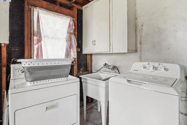4859 Seaview Ave, Castro Valley CA: https://media.crmls.org/mediaz/0da0050d-d056-423d-80d8-088beaecce42.jpg