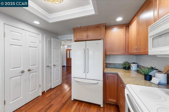 5501 Terra Granada Dr, Walnut Creek CA: https://media.crmls.org/mediaz/0da0525b-7a89-4e5d-9694-14935bc4352d.jpg