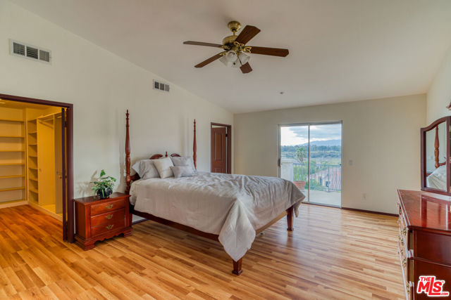 13103 Angeles Trail Way, Sylmar CA: https://media.crmls.org/mediaz/0da078db-fcfb-4b9b-bec1-a14f80be2e6c.jpg