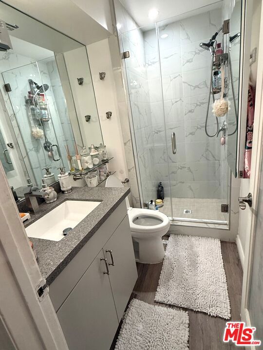 843 4th Street, Santa Monica CA: https://media.crmls.org/mediaz/0da12ad4-290e-4b71-a518-c08088505f8e.jpg