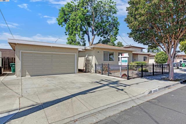 26623 ELDRIDGE AVE, Hayward CA: https://media.crmls.org/mediaz/0da1433c-47cd-473c-a7d8-e860a941147b.jpg