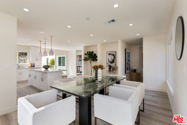 3827 S Victoria Avenue, View Park CA: https://media.crmls.org/mediaz/0da14e84-25c1-4576-b420-8b961a2fa7e6.jpg