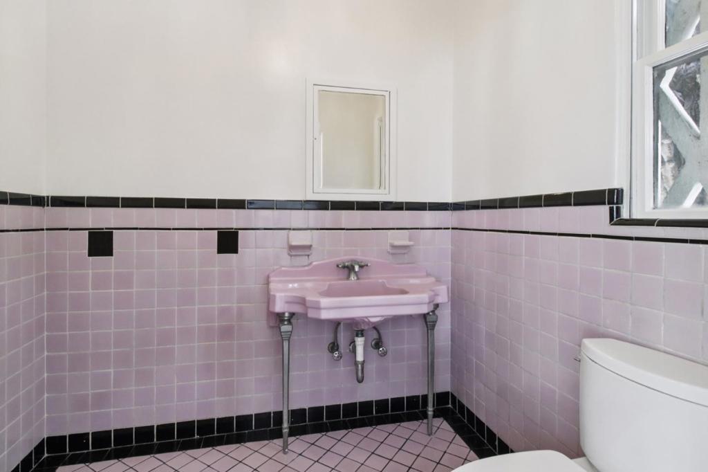 https://media.crmls.org/mediaz/0da14f9f-a558-4599-a0c0-37a780917d39.jpg?preset=X-Large
