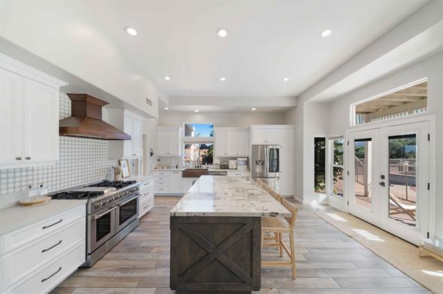 2173 Twisted Oak Ln Lane, Alpine CA: https://media.crmls.org/mediaz/0da1e3bc-6e54-4d1d-9593-979a63175fe2.jpg