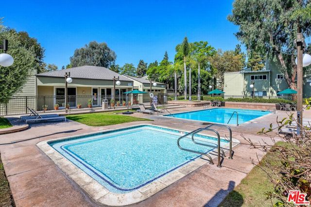 4818 Hollow Corner Road, Culver City CA: https://media.crmls.org/mediaz/0da1f3a5-7dfc-48b9-ad3f-dfdd6a1a226e.jpg