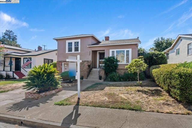 137 Viewmont Ave, Vallejo CA: https://media.crmls.org/mediaz/0da205b3-7884-44e6-9616-13c31280e989.jpg