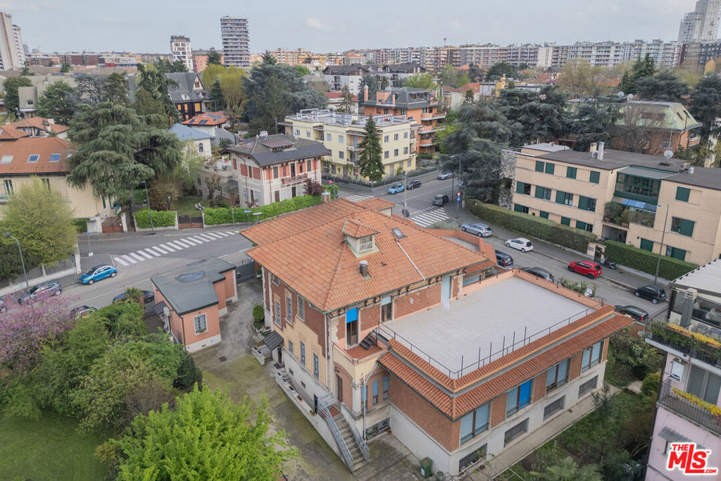 https://media.crmls.org/mediaz/0da238d6-3062-47fe-b059-204b12ff3227.jpg?preset=X-Large