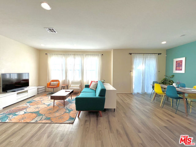 16414 W Nicklaus Drive,  CA: https://media.crmls.org/mediaz/0da271af-116d-4081-b404-786ad53f7a0b.jpg
