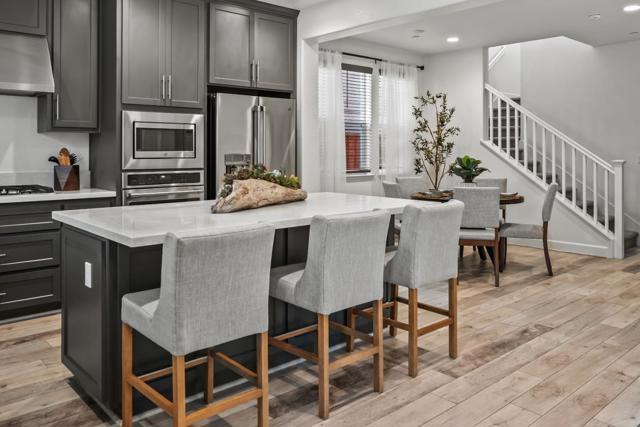 2721 Parkview Way, Marina CA: https://media.crmls.org/mediaz/0da2760d-cfb1-41c6-922c-4e2c88755c2c.jpg