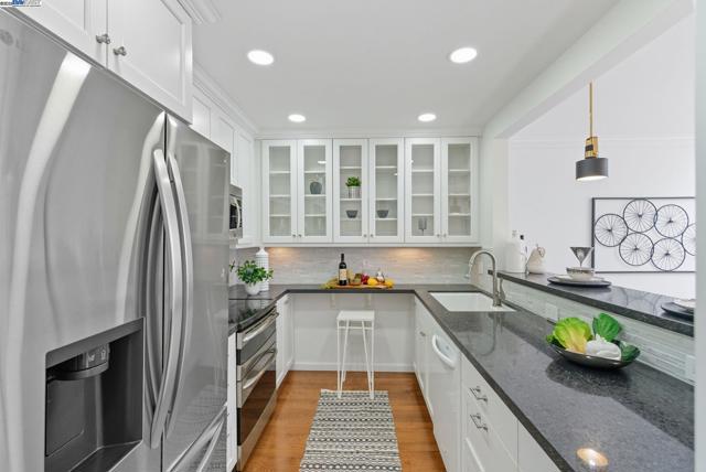 156 Lombard St, San Francisco CA: https://media.crmls.org/mediaz/0da2c2da-94c0-4d9f-b2ef-242a2be50992.jpg