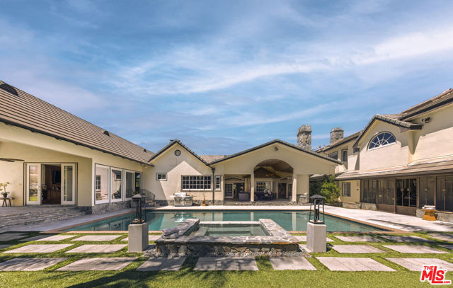 25163 Jim Bridger Road, Hidden Hills CA: https://media.crmls.org/mediaz/0da366e7-63e1-4123-8cbc-afea00a05418.jpg