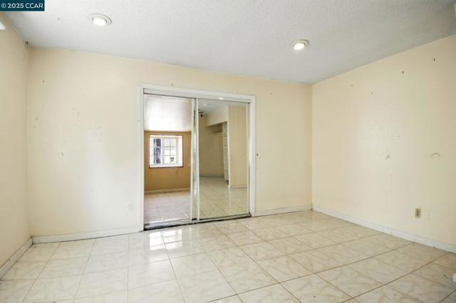 9121 Eaglepoint Ln, Stockton CA: https://media.crmls.org/mediaz/0da36904-7d91-41bb-bd89-dd46527c10b6.jpg
