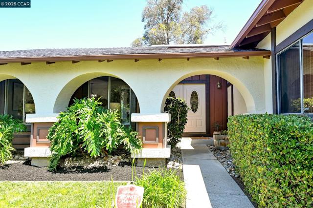 277 Holiday Hills Dr, Martinez CA: https://media.crmls.org/mediaz/0da38104-f3ac-4456-bb01-3c331ee69a38.jpg