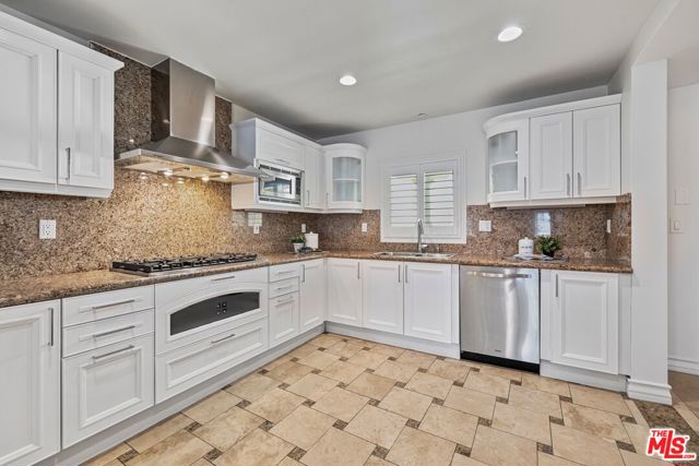 123 S Clark Drive, West Hollywood CA: https://media.crmls.org/mediaz/0da3a197-847f-4ca6-8cce-255d0443f11b.jpg