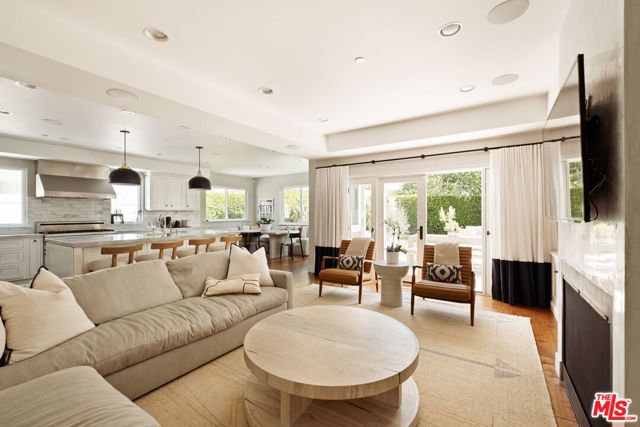 2468 Wellesley Avenue, Los Angeles CA: https://media.crmls.org/mediaz/0da4a8bd-5806-4cd7-b8bd-72f0b9bac0e3.jpg