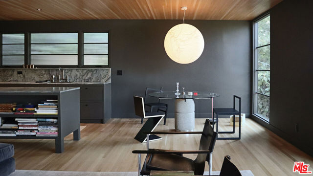 4934 La Roda Avenue, Los Angeles CA: https://media.crmls.org/mediaz/0da4cdb2-12d5-4e8f-9d0c-6885c5341554.jpg