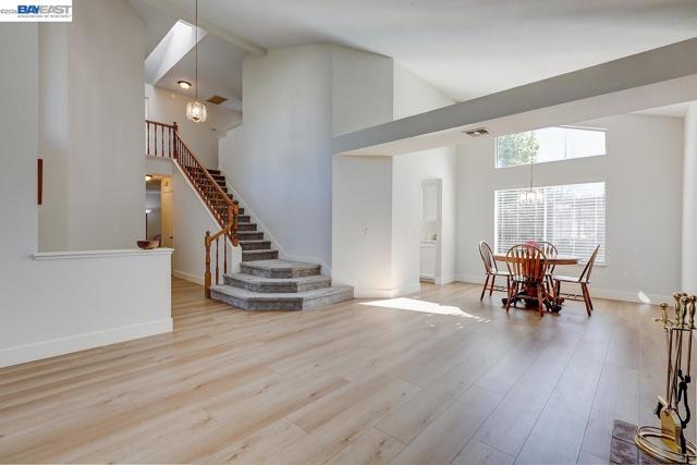 8524 Oak Harbour Ct, Fair Oaks CA: https://media.crmls.org/mediaz/0da56e72-920f-4d6f-90be-9ea43ed363ce.jpg