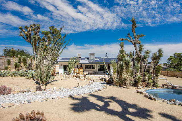 61093 Prescott Trail, Joshua Tree CA: https://media.crmls.org/mediaz/0da635d8-4aca-4c45-83fc-41e8622654d6.jpg