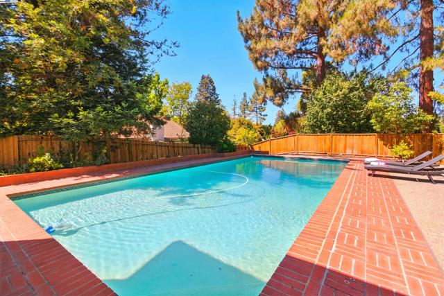 2673 Velvet Way, Walnut Creek CA: https://media.crmls.org/mediaz/0da64b11-60d3-42a6-afc7-51653a1683ca.jpg