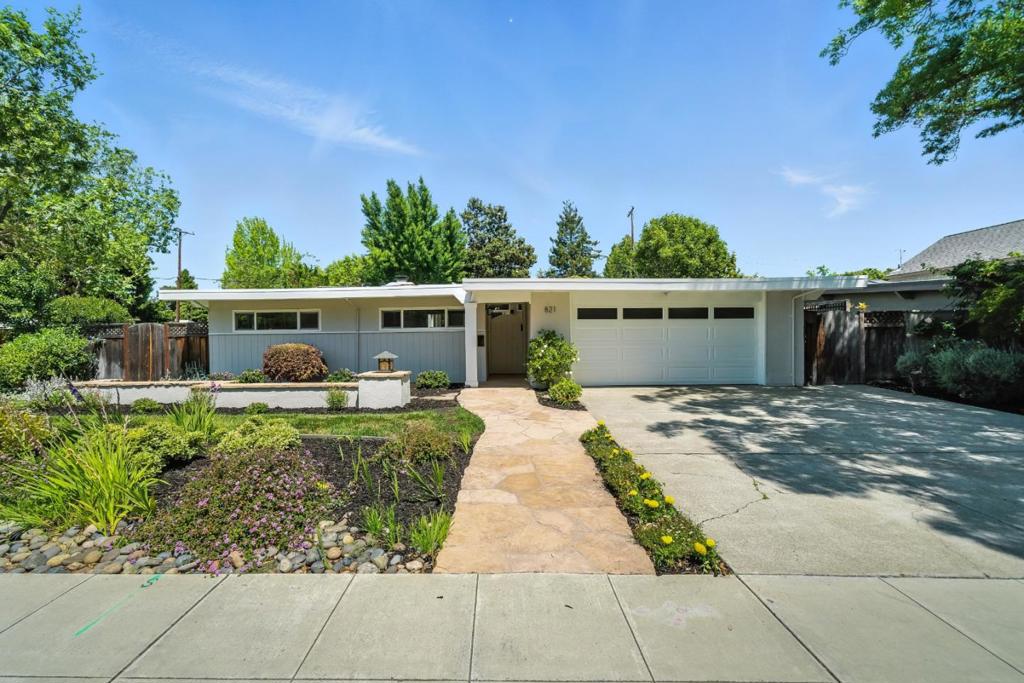 821 E Meadow Drive