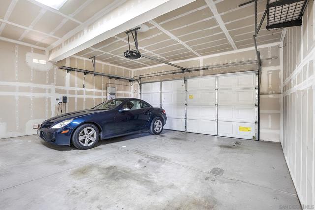 1670 Grasshopper Ln, Chula Vista CA: https://media.crmls.org/mediaz/0da690d7-b6f8-44e1-91a1-94a97aac9d30.jpg