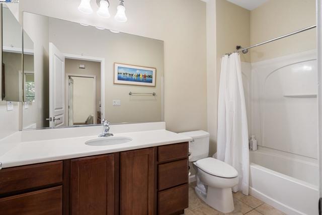 161 W Luna Loca Ln, Mountain House CA: https://media.crmls.org/mediaz/0da6957d-fa76-4d5b-8b36-8ed19bede392.jpg