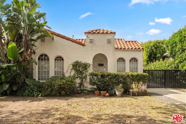 2535 Veteran Avenue, Los Angeles, California 90064, 2 Bedrooms Bedrooms, 0 ,1 BathroomBathrooms,Single Family Residence,For Sale,Veteran,0,26637177