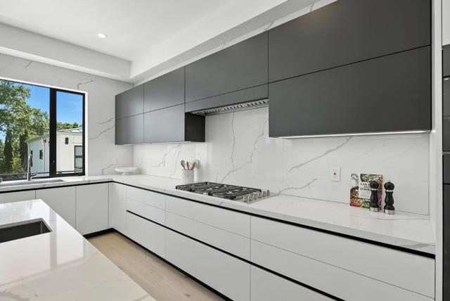 1127 Hillslope Place, Los Altos CA: https://media.crmls.org/mediaz/0da72c72-0899-4c06-bc1d-70db297a2319.jpg