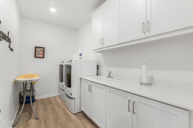 566 Purple Sage Lane, Simi Valley CA: https://media.crmls.org/mediaz/0da73b81-1e5d-447f-943a-4c46ac349f53.jpg