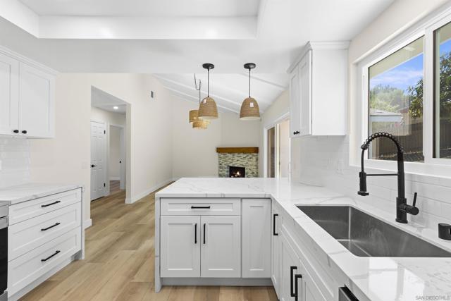 1217 Monte Vista Dr, Vista CA: https://media.crmls.org/mediaz/0da7de51-7029-46a1-aa7f-cdb2ab0299fe.jpg