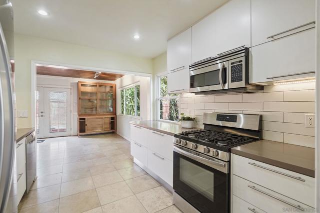 Image 18 of 29 For 5277 Cass St