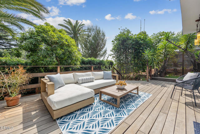 2116 Apex Avenue, Los Angeles CA: https://media.crmls.org/mediaz/0da8d98f-396a-489b-a451-acdc5c9a7dee.jpg